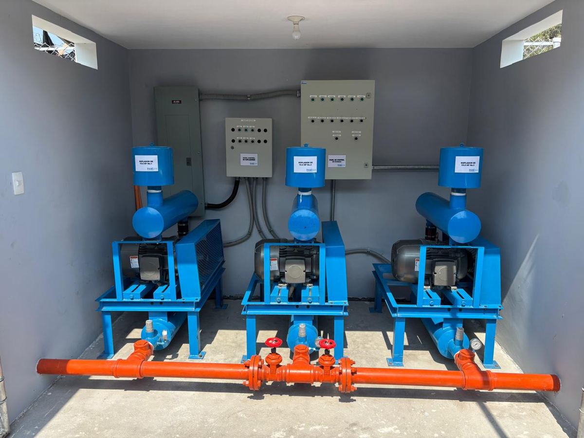 Sopladores de 15 HP y paneles de control