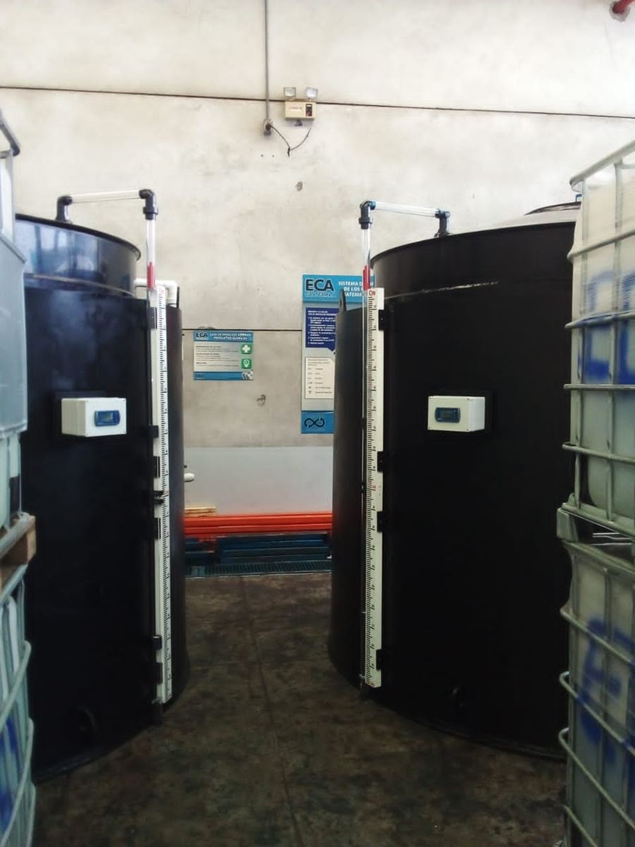 Tanques para químicos con contención de derrames